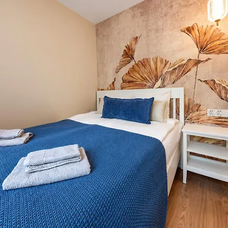 Golden Leaf By Fengshui4u, 6 Os, W Centrum, Dwa Poziomy, Dwie Sypialnie, Wanna Przy Lozku, Klimatyzacja, Bezplatny Parking